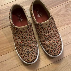 Twisted X slip on cheetah print size 10 M